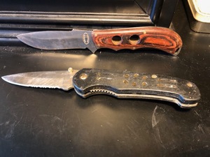 lot 31 image: Knife Lot