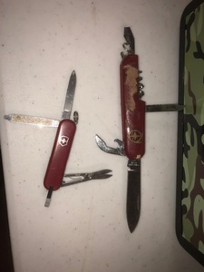 lot 39 image: Swiss Knife