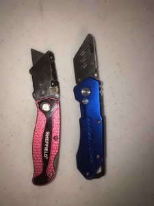 lot 40 image: Utility knives