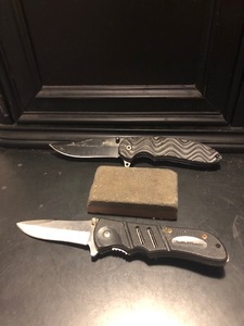 lot 56 image: Knife Lot