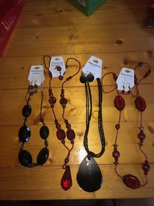 lot 67 image: Jewelry Set