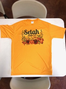 lot 18 image: T-shirts