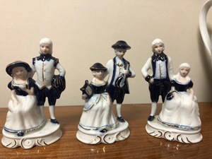 lot 82 image: Figurines