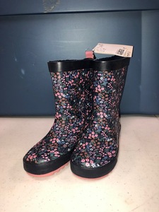 lot 107 image: Rain Boots