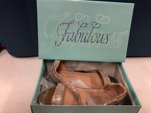 lot 110 image: girls shoes