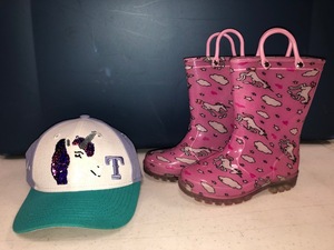 lot 114 image: Rain boots Cap