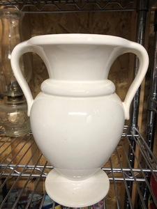 lot 124 image: Vase Urn