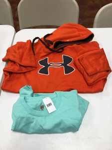lot 131 image: Hoodie T-shirt