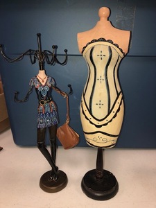 lot 148 image: Jewelry Displays