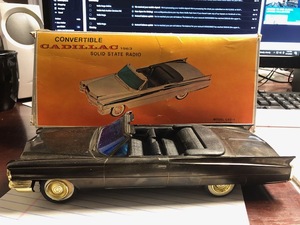 lot 160 image: Cadillac Radio
