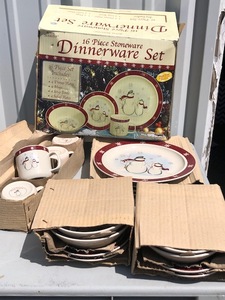 lot 165 image: Stoneware Set