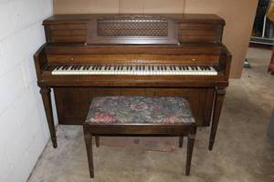 lot 90 image: Upright Spinet Piano� Ready to Create the Next Mozart