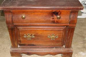 lot 85 image: Night standEnd Table, Solid, just needs some Love