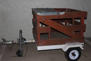 lot 4 image: Small Trailer, inside Dimensions are 40x41x29 .. New Tires Just put on
