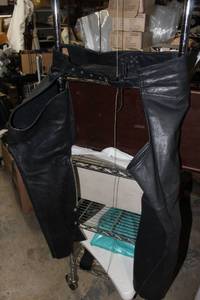 lot 7 image: Walter Dyer 100% Leather Chaps Size XL