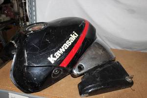 lot 80 image: Kawasaki Ninja Fuel Tank and Side Covers with key as shown