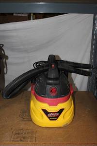lot 99 image: Stinger WetDry Vac..2.5 Gal