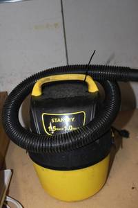 lot 100 image: Stanley WetDry Shop Vac, 1 gal1.5HP