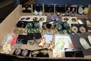 lot 108 image: Large quantity of fashion earrings