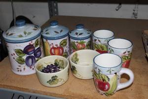 lot 110 image: Canister Set 3 cups and Two Bowl all of the same Pattern