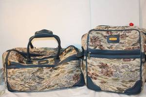 lot 52 image: Sassoon Luggage Set