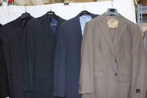 lot 133 image: Mens Suits (4) 40R Sean John Angelo Rossi, and 2 unbranded Jackets