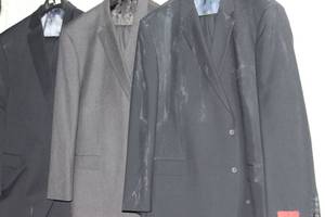 lot 136 image: Mens suits (3) 52R Please preview