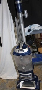 lot 194 image: Shark Lift-away Deluxe Vacuum