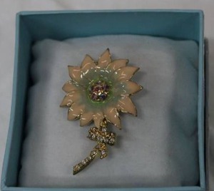 lot 198 image: Beautiful Sunflower Pendant with iridescent Stones
