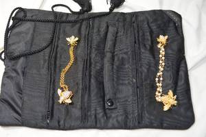 lot 210 image: Joan Rivers Bee jewlery and travel bag