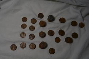 lot 212 image: Wheat pennies - .92 cents worth, see pictures for dates