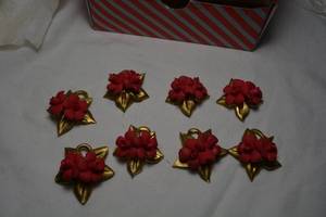 lot 214 image: Capodimonte set of 8 red flowers on gold leaves. Marked Made in Italy Mariposa