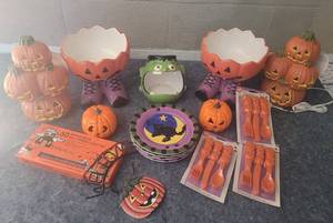 lot 1 image: LOT OF HALLOWEEN DECOR AS SHOWN.