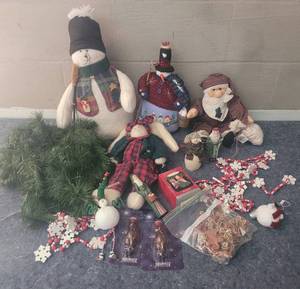 lot 2 image: LOT OF CHRISTMAS DECOR AS SHOWN.