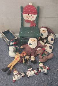 lot 17 image: LOT OF CHRISTMAS DECOR AS SHOWN.