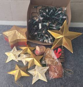 lot 20 image: LOT OF CHRISTMAS DECOR AS SHOWN.