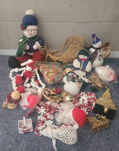 lot 21 image: LOT OF CHRISTMAS DECOR AS SHOWN.