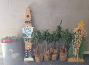 lot 23 image: LOT OF CHRISTMAS DECOR AS SHOWN.