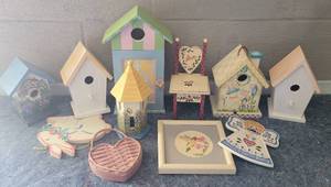 lot 27 image: LOT OF DECORATIVE HOUSES AND MORE AS SHOWN.