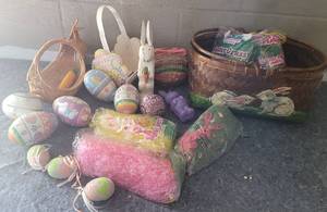 lot 29 image: LOT OF EASTER DECOR AS SHOWN.