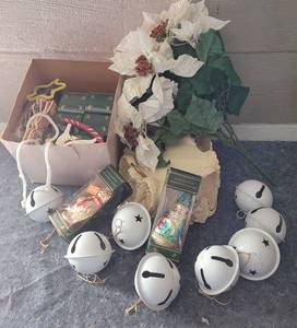 lot 31 image: LOT OF CHRISTMAS DECOR AS SHOWN.