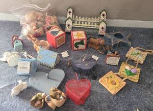 lot 38 image: LOT OF ASSORTED DECOR AS SHOWN.