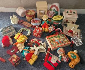 lot 43 image: LOT OF CHRISTMAS DECOR AS SHOWN.