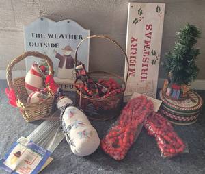 lot 47 image: LOT OF CHRISTMAS DECOR AS SHOWN.