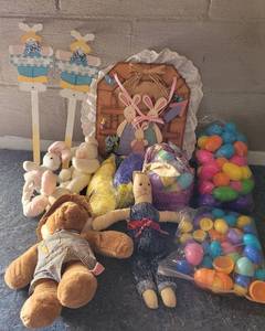 lot 51 image: LOT OF EASTER DECOR AS SHOWN.