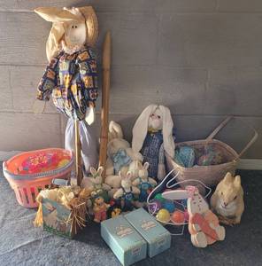 lot 55 image: LOT OF EASTER DECOR AS SHOWN.