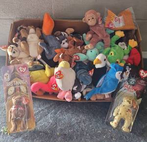 lot 67 image: LOT OF TY BEANIE BABIES AS SHOWN.