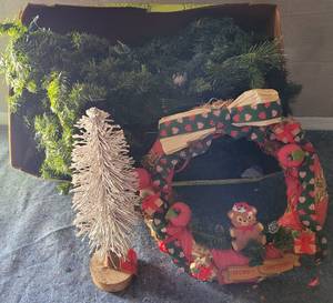 lot 71 image: LOT OF CHRISTMAS DECOR AS SHOWN.