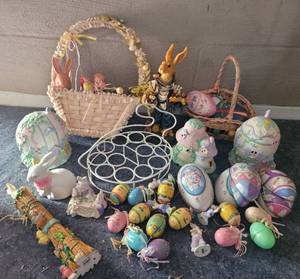 lot 72 image: LOT OF EASTER DECOR AS SHOWN.