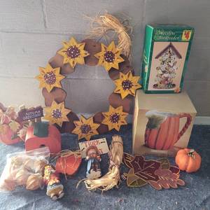 lot 74 image: LOT OF ASSORTED DECOR AS SHOWN.